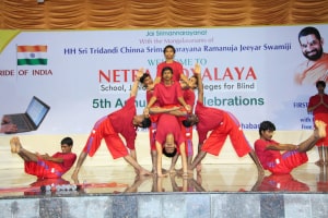 Blind Achievement16-Blind-Junior-College-Students-Performing-Acrobats