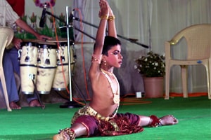 Blind Achievement15-Nethra-Blind-Student-Performing-Dance